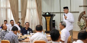 Plt Gubernur Silaturahmi dengan Puluhan Pimpinan Media di Aceh